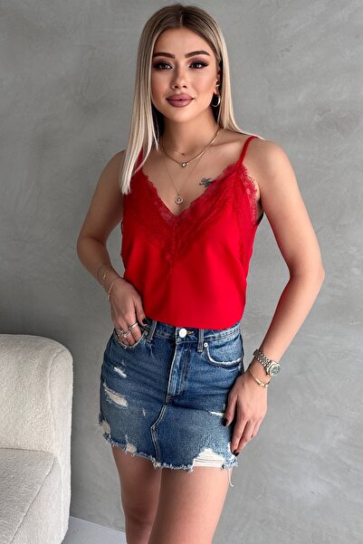 Maude Ayarlanabilir Askılı Dantel Detaylı Kırmızı Saten Bluz