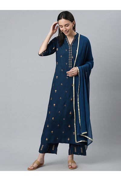 Libas By Styli طقم كورتا وبلازوا مطبوع بالكامل مع دوباتا سادة