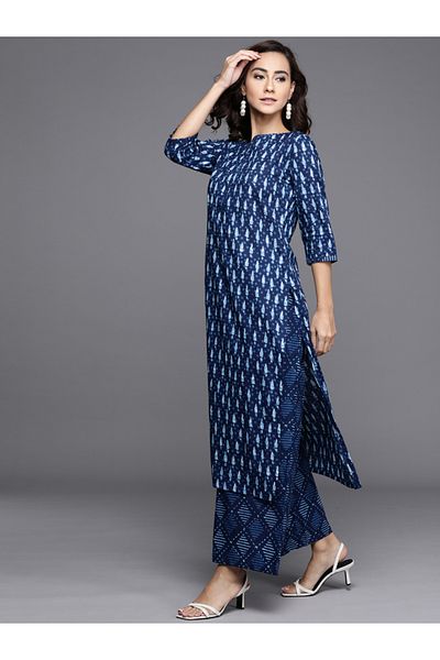 Libas By Styli طقم كورتا وبلازوا مطبوع بالكامل مع دوباتا مطبوعة