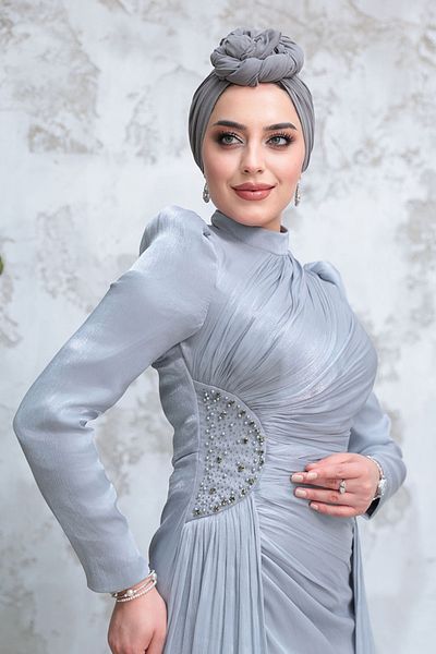 Neva Style Rochie de seară hijab gri cu detaliu draperie 51481gr