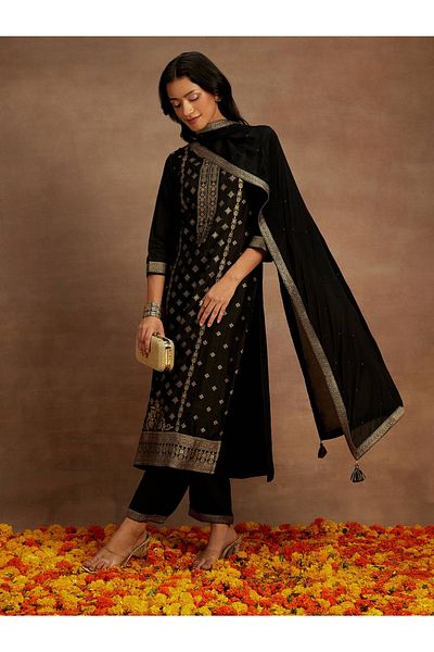 Libas By Styli Printed Straight Kurta and Solid Trouser with Chiffon Dupatta Set