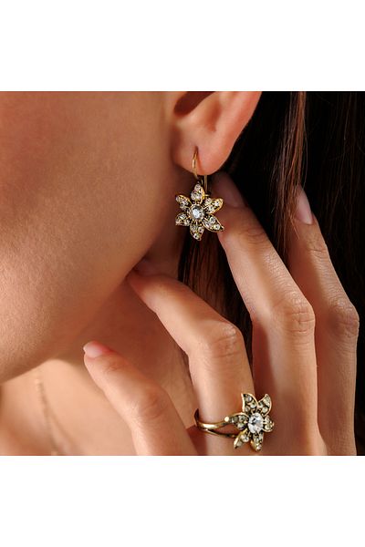 Atelier LEO Handmade Jewellery طقم مجوهرات نسائية مصنوعة يدويًا من حجر الكريستال المقاوم للبهتان من مجموعة أقراط وقلادة من النحاس