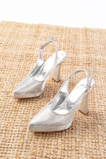 infon shoes creation B-2101 Срібні туфлі на підборах з відкритою п'ятою та зміїним візерунком