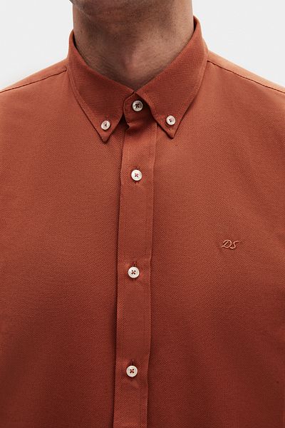 D'S Damat Ds Damat Slim Fit Cinnamon Oxford με γιακά με κουμπιά Εύκολο σιδέρωμα Βαμβακερό πουκάμισο με λεπτομέρεια κεντήματος