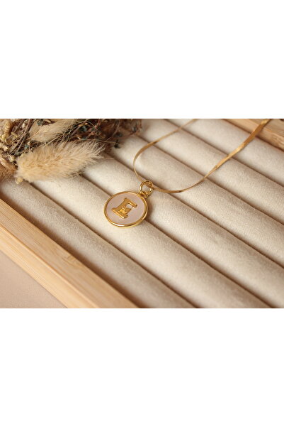 Tişt Accessory KARARMAZ ÇELİK SEDEFLİ PLAK MODEL E HARFLİ ÇELİK KOLYE