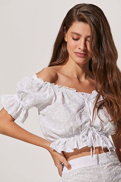 White By Nature Embroidery Wide Collar White Blouse