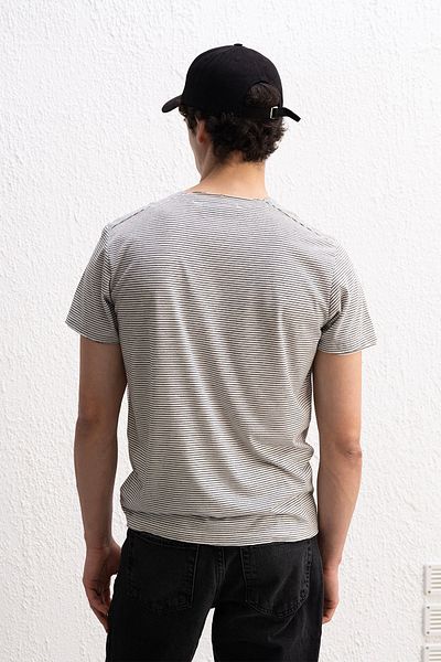 GIESTO ΡΙΓΕΣ ΜΑΥΡΟ T-SHIRT ΜΕ ΚΕΝΤΗΤΙΚΗ ΛΕΠΤΟΜΕΡΗ