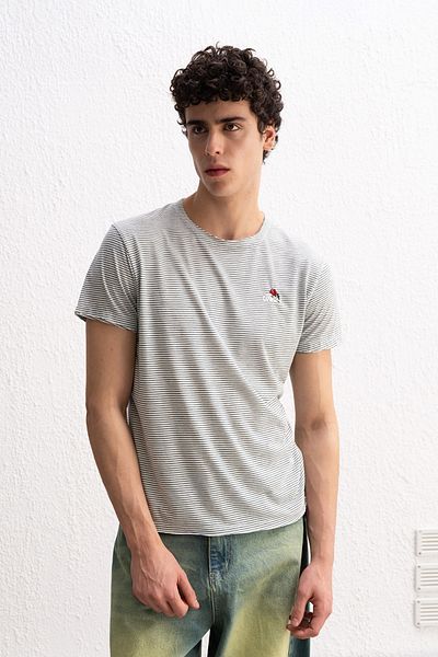 GIESTO ΡΙΓΕΣ ΠΡΑΣΙΝΟ T-SHIRT ΜΕ ΚΕΝΤΗΤΙΚΗ ΛΕΠΤΟΜΕΡΗ