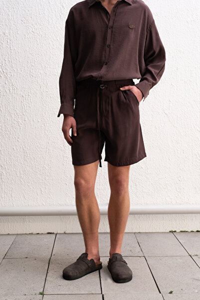 GIESTO DÖKÜMLÜ KEMER DETAYLI KAHVERENGİ ŞORT