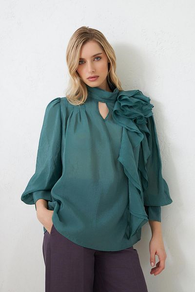 Setre Long Sleeve Relaxed Fit Blouse With Green Collar Rose And Neck Detail