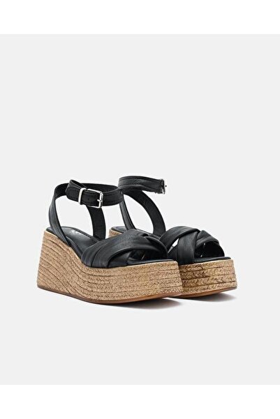 Butik أحذية نوبل صنادل بكعب عريض من الجلد الطبيعي