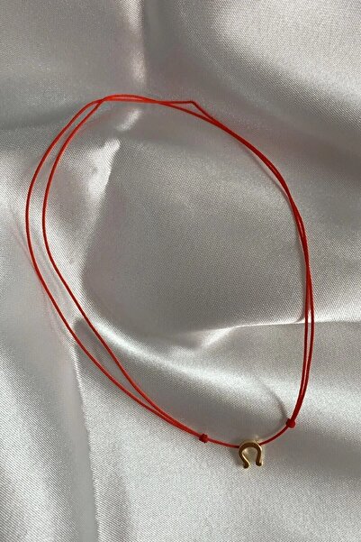 bygüneşaccessories Altın Kaplama At Nalı Figürlü Floş Kırmızı Ip Tasarım Kolye