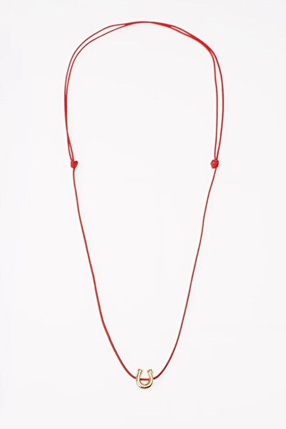 bygüneşaccessories Altın Kaplama At Nalı Figürlü Floş Kırmızı Ip Tasarım Kolye