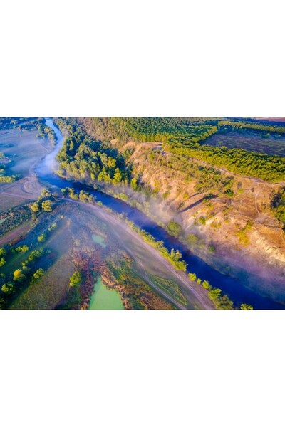 Zumzeria Tablou Canvas Vedere aeriană a dimineții cețoase peste munți și lac,...