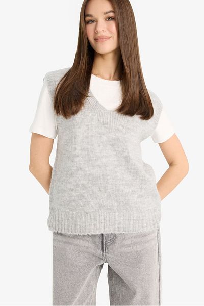 DeFacto Regular Fit V-Neck Basic Plain Knitwear Sweater F4635Ax25Sm