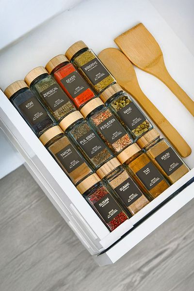 Kitchen Life 12-Piece Square Glass with Bamboo Lids - Spice Rack Set / 40 Label Gifts