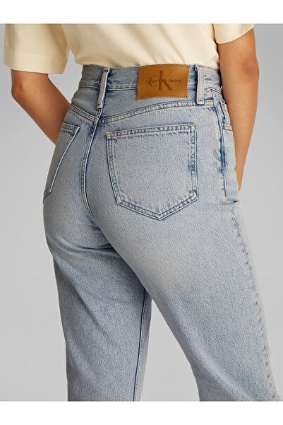 Calvin Klein Women Denim Light High Rise Straight Jeans
