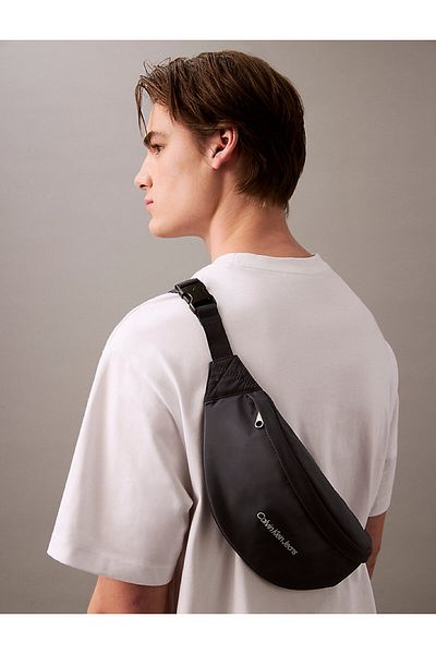 Calvin Klein Sport Essentials 38 modell deréktáska