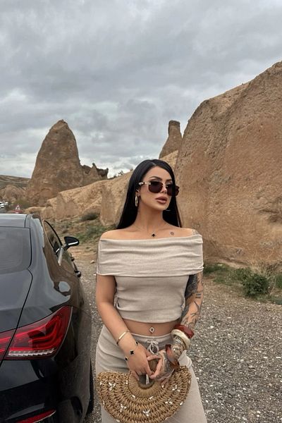 Siner Fashion Bluză de damă bej cu guler Madonna, pantaloni largi, set de sus și de jos