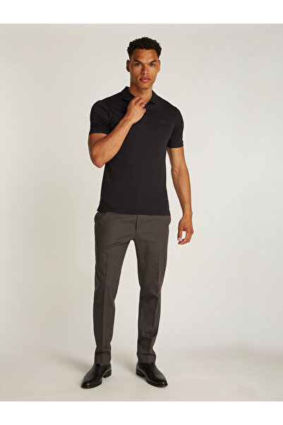 Calvin Klein تي شيرت بولو كالفن كلاين للرجال باللون الأسود بنسيج سائل