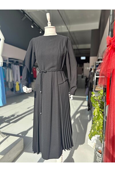 Zühre SİYAH PİLELİ, KOLLARI FERMUAR DETAYLI UZUN ELBİSE