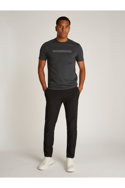 Calvin Klein تي شيرت كالفن كلاين رجالي أسود بأكمام قصيرة مطرز بهيكل