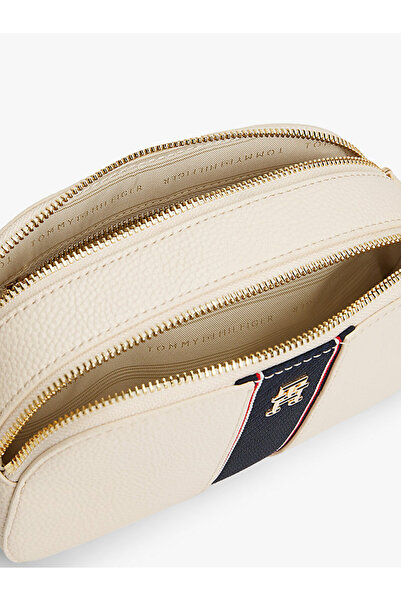 Tommy Hilfiger Kadın Şerit Çizgili Fermuar İç Çepli Ekru Omuz Çantası AW0AW16898-AA8