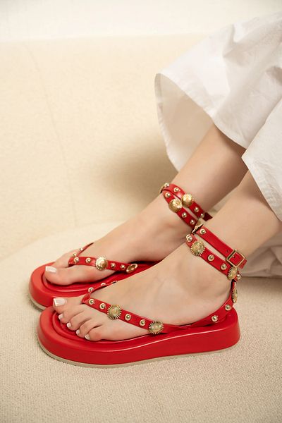 LamintaGlobal Leoni Red Gold Accessory Detailed Women's Sandals