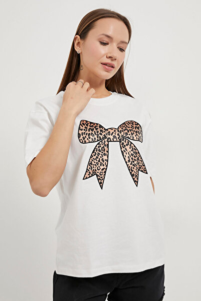 Arma Life Жіноча футболка з коротким рукавом, біла, з леопардовим принтом і бантиком