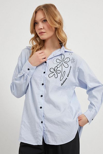 Arma Life Cămașă albastră cu mânecă lungă oversize brodată cu flori de damă