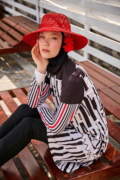 Marina Swimwear Μαγιό Hijab με γεωμετρικό σχέδιο, πλήρως καλυμμένο, M2302