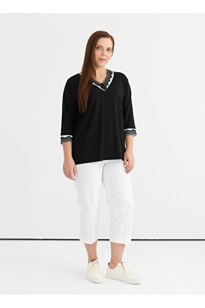 Selen V Yaka Dantel Siyah Kadın Bluz 25YSL8074-BB