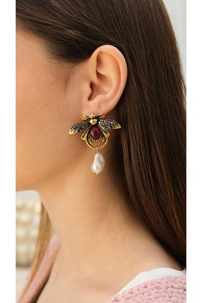 Jerie Gold Vintage Pearl Detailed Bee Earrings