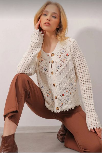Safgiyim44 Women's Button Detailed Embroidery Standard Size Openwork Knitwear Cardigan