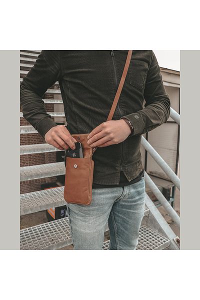 The Chesterfield Brand Genuine leather phone case, The Chesterfield Brand, Cuba, Dark brown