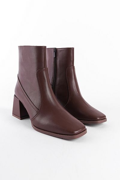 Capone Outfitters Braune Damenstiefel mit stumpfer Zehenpartie und seitlichem Reißverschluss