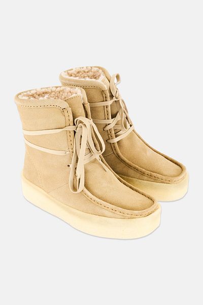 CLARKS Women Standard Wallabee Cup Lace Up Ankle Boots, Light Tan