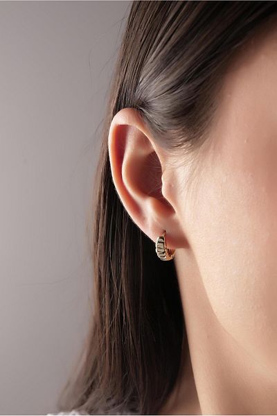 Çlk Accessories Xuping لا يفقد اللون الحد الأدنى من الأقراط الدائرية المسننة 35739