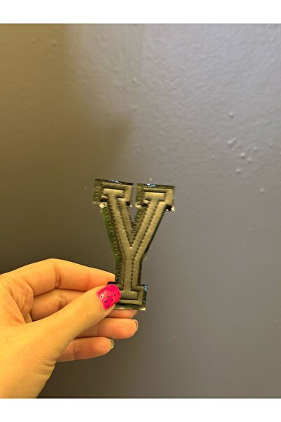 Gönülden Tasarım EMBLEMA S CRNIM SLOVOM Y 9X6 CM