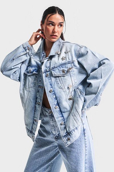 its basic Women's Oversize Denim Color 4S5-84 Stone Detailed 100% Cotton Design Denim Jacket