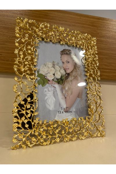 PLUS HOME Draped Ribbon Frame in Gold 13X18 cm Sizes