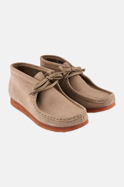 CLARKS Kids Wide Fit Boys Wallabee Lace Up Casual Boots, Tan