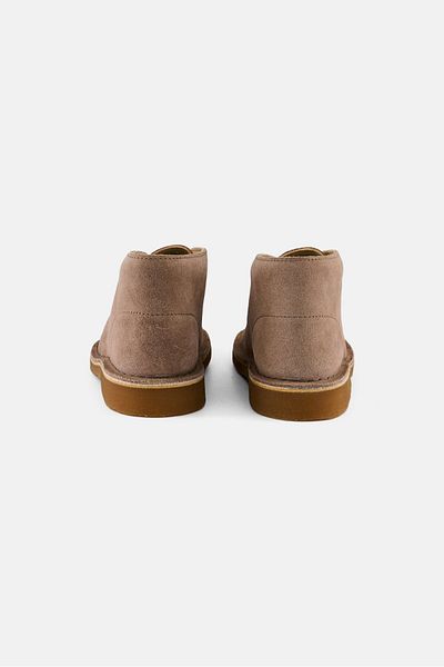 CLARKS Kids Boy Wide Desert Boot Lace Up Casual Shoes, Taupe