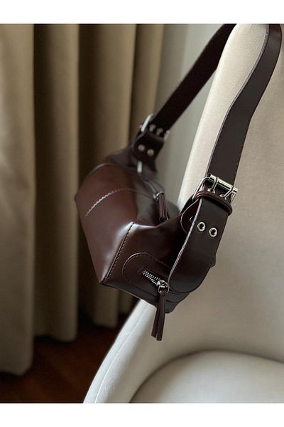 Moda Sekiz Geantă de damă din piele artificială baghetă cu detaliu accesoriu pentru curea