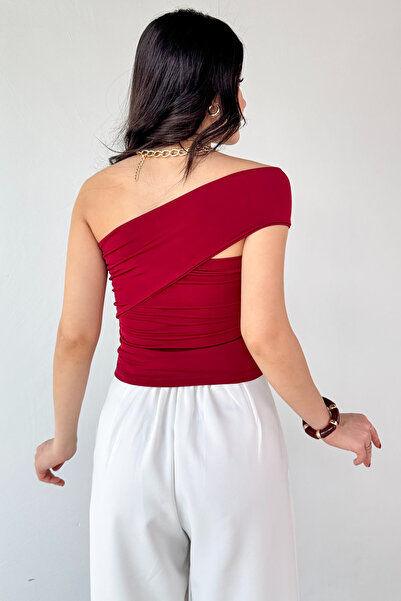 Cappmoda Blz-06283 Burgundy Gold Buckle Detailed Side Gathered Strapless Blouse