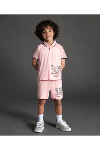 Primo Gino طقم تيشيرت بولو وشورت من بريمو جينو مصنوع من القطن بنسبة 100% مع طباعة نصية - وردي