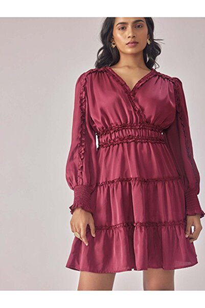 The Label Life فستان ساتان نبيذي متعدد الطبقات أنيق وفضفاض