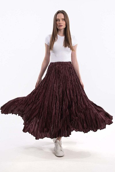 Hatun Atila Fusta maxi boemă pliată din satin lucios, importată de culoare cireș, pentru femei, cu talie înaltă, design elegant și confortabil