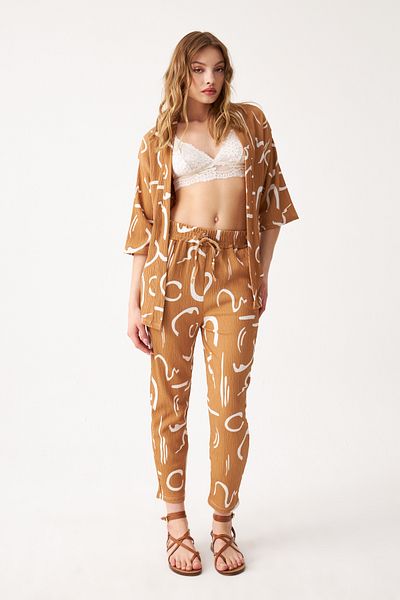 Know Women's Camel Patterned Kimono Shirt Pants Set