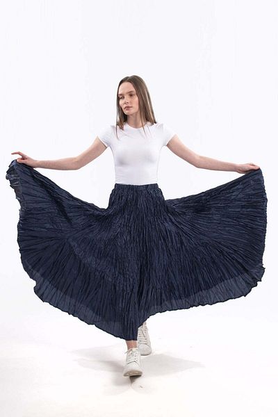 Hatun Atila Fusta maxi boemă din satin lucios pliat importat albastru bleumarin pentru femei, talie înaltă, design elegant și confortabil